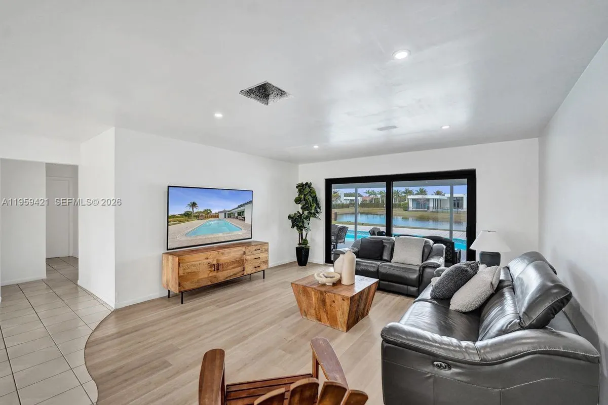 16653 Golfview Dr, Weston FL 33326