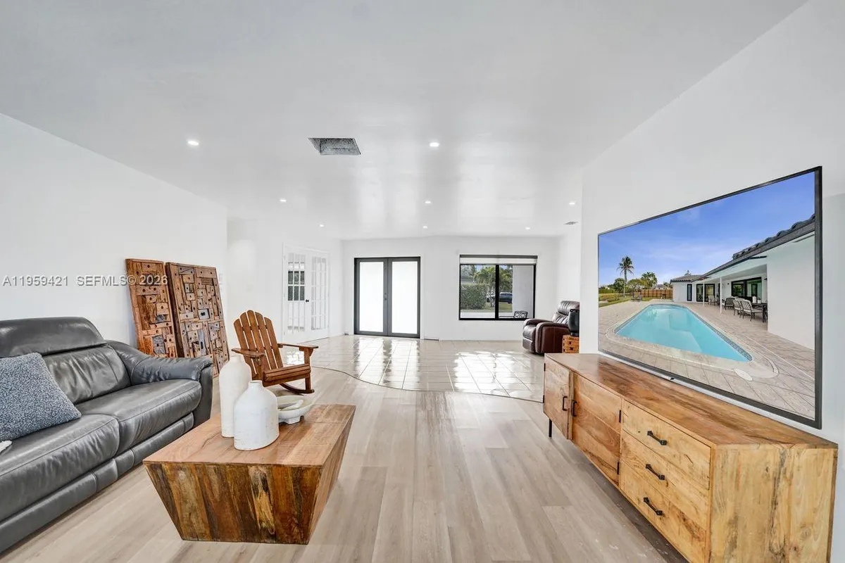 16653 Golfview Dr, Weston FL 33326