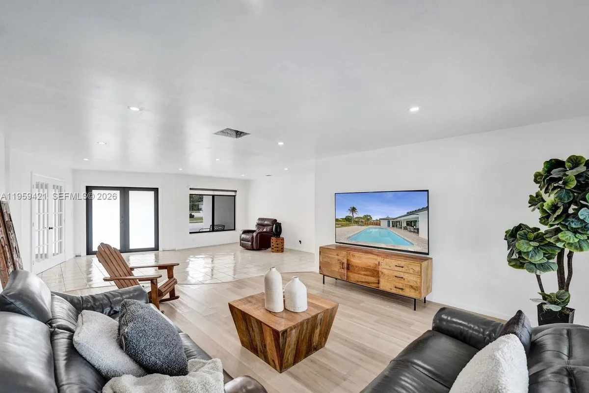 16653 Golfview Dr, Weston FL 33326