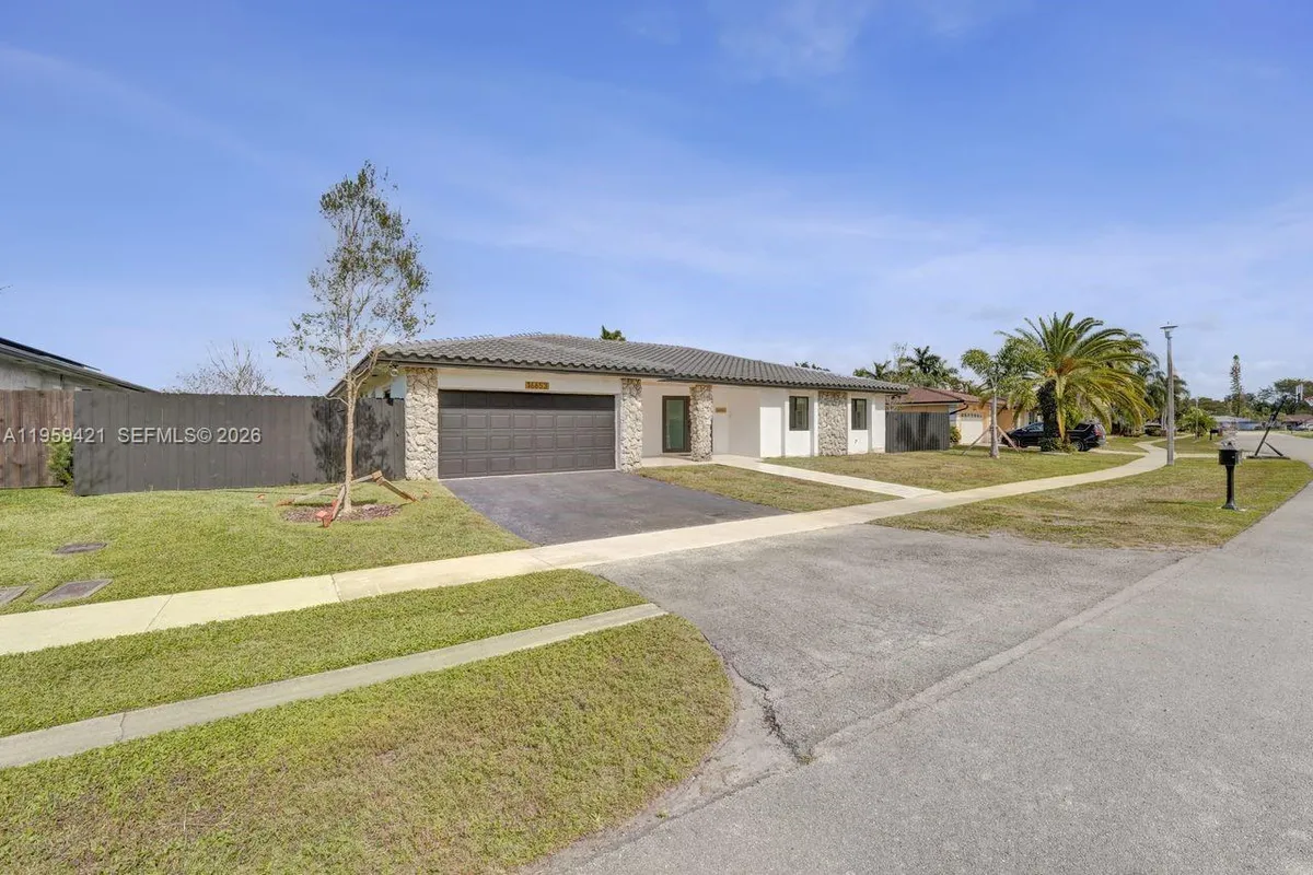 16653 Golfview Dr, Weston FL 33326