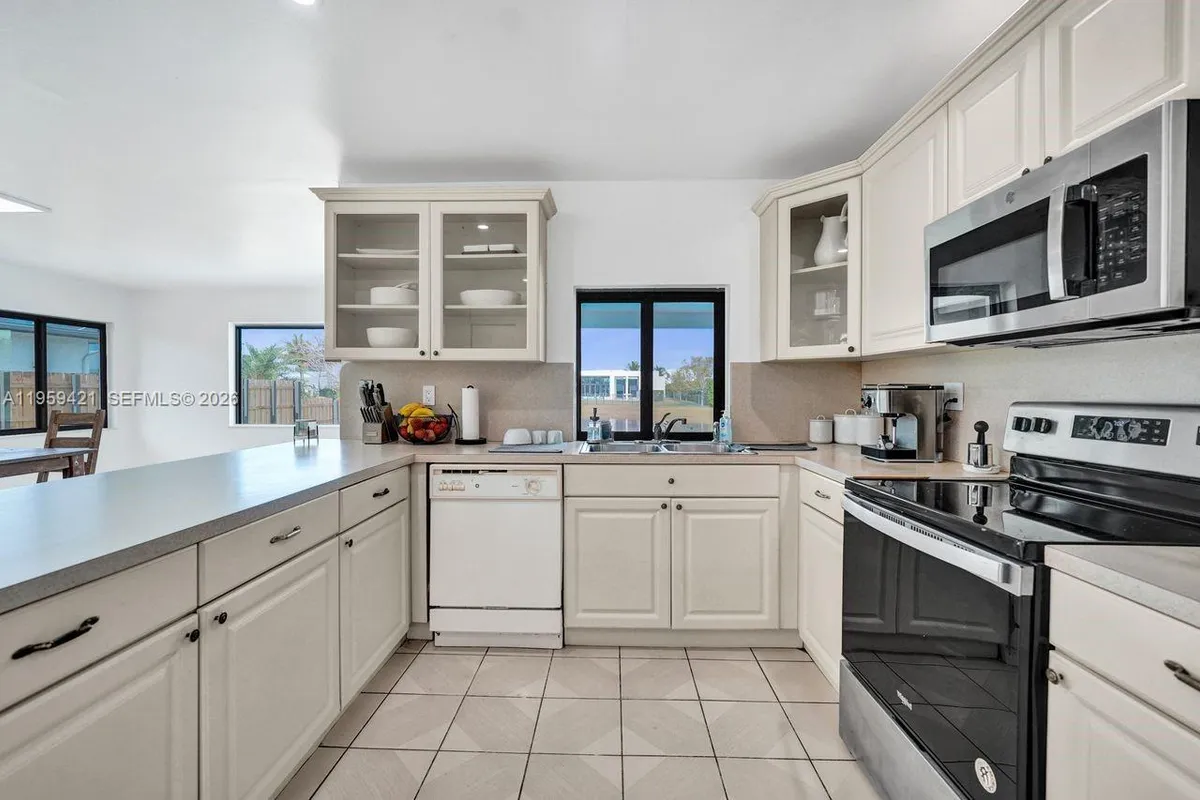 16653 Golfview Dr, Weston FL 33326