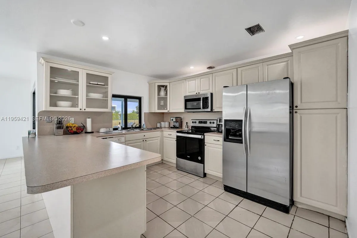 16653 Golfview Dr, Weston FL 33326