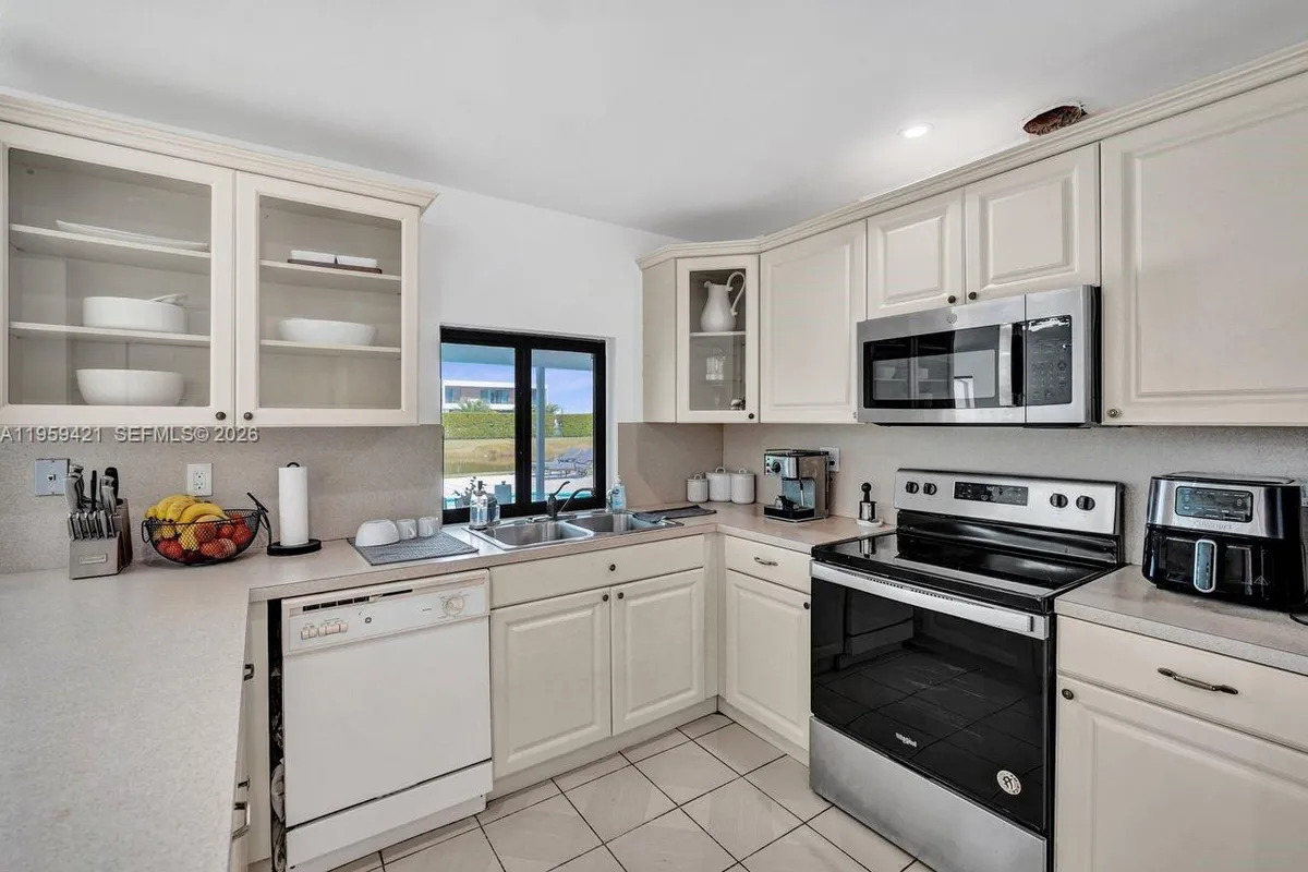 16653 Golfview Dr, Weston FL 33326