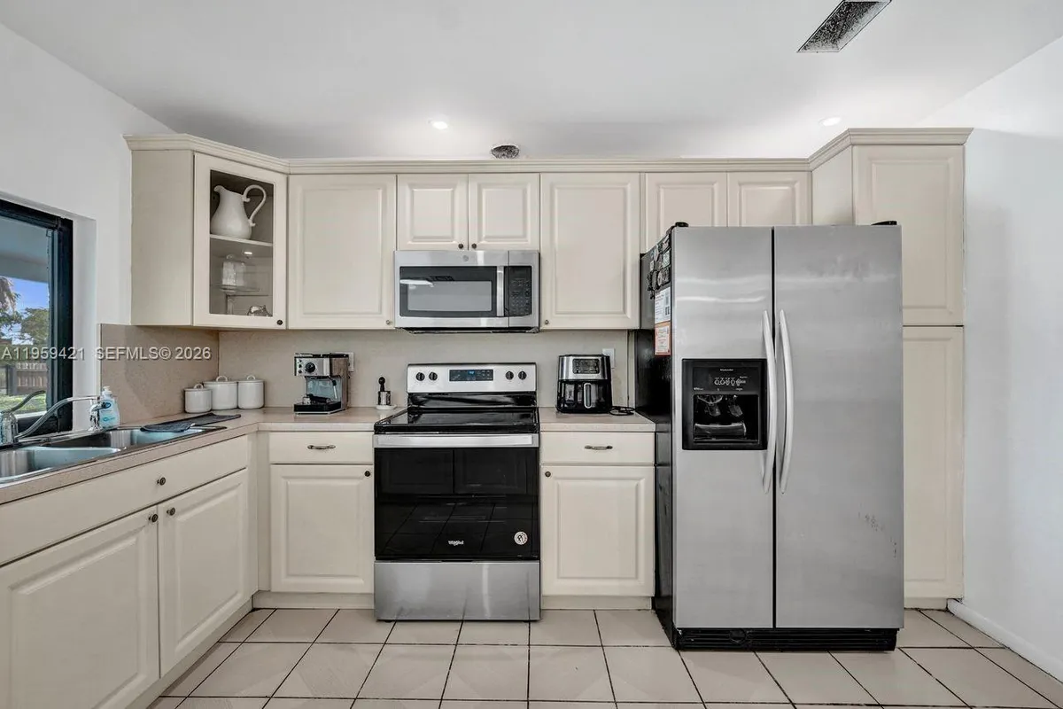 16653 Golfview Dr, Weston FL 33326