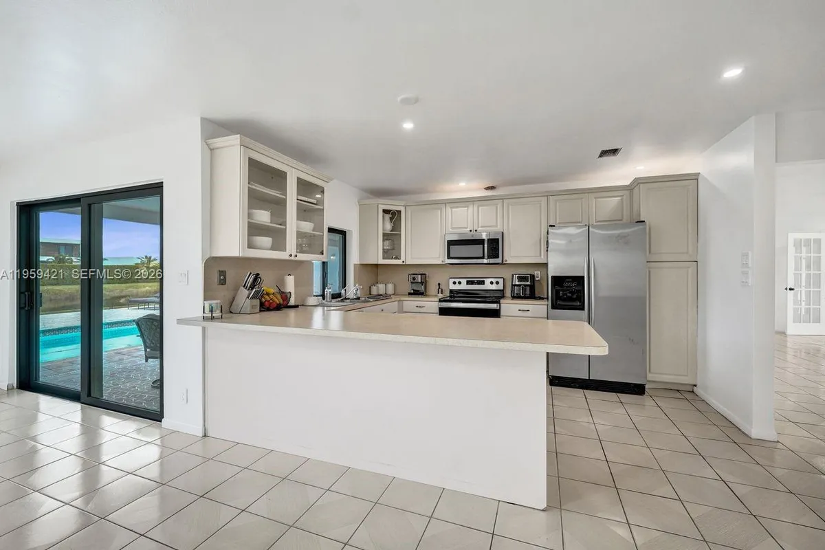 16653 Golfview Dr, Weston FL 33326