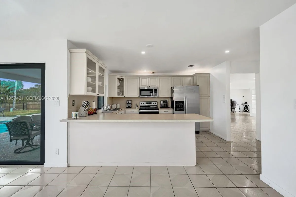 16653 Golfview Dr, Weston FL 33326