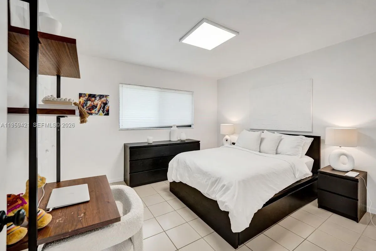 16653 Golfview Dr, Weston FL 33326