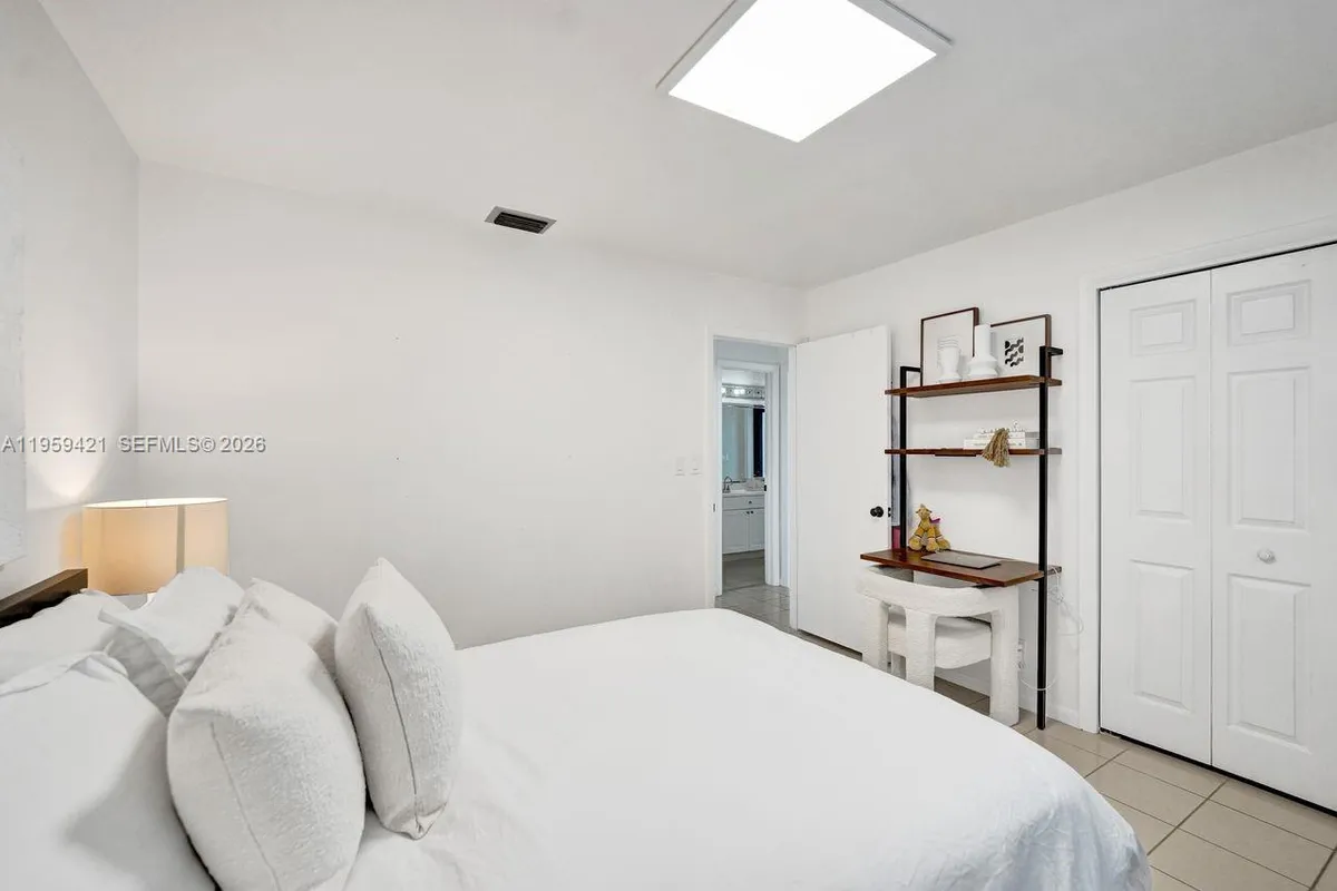 16653 Golfview Dr, Weston FL 33326