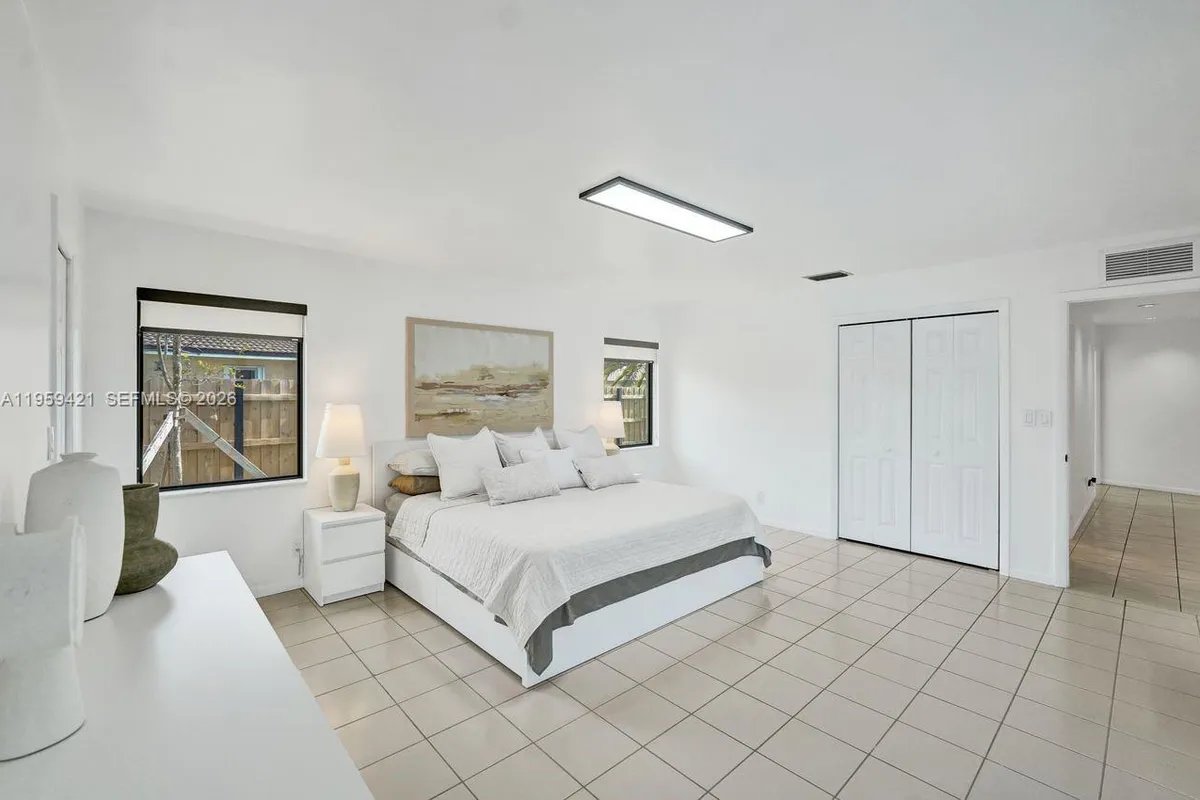 16653 Golfview Dr, Weston FL 33326