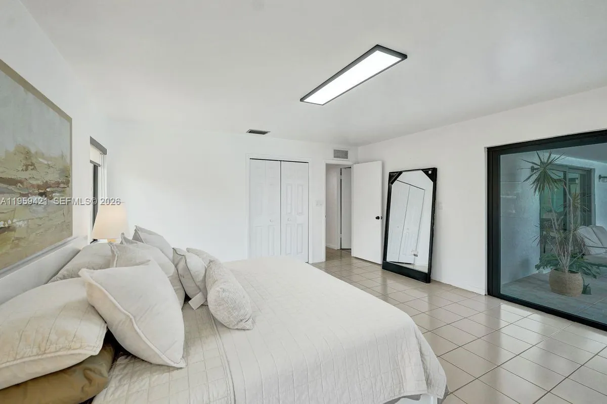 16653 Golfview Dr, Weston FL 33326