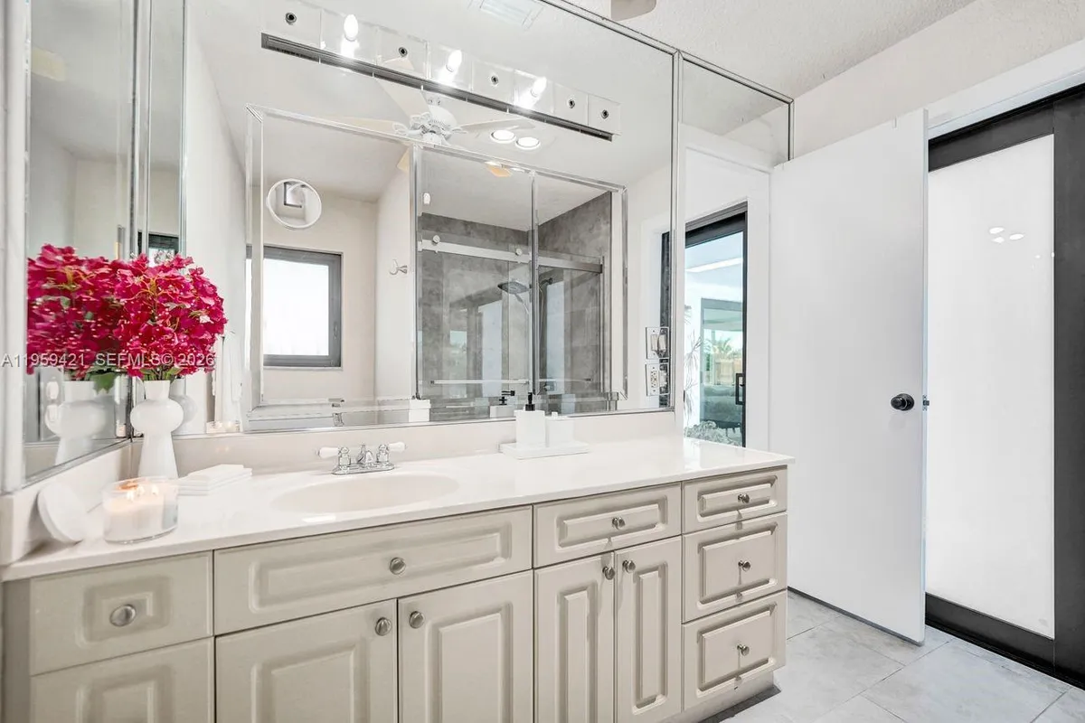 16653 Golfview Dr, Weston FL 33326