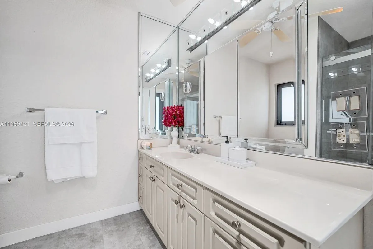 16653 Golfview Dr, Weston FL 33326