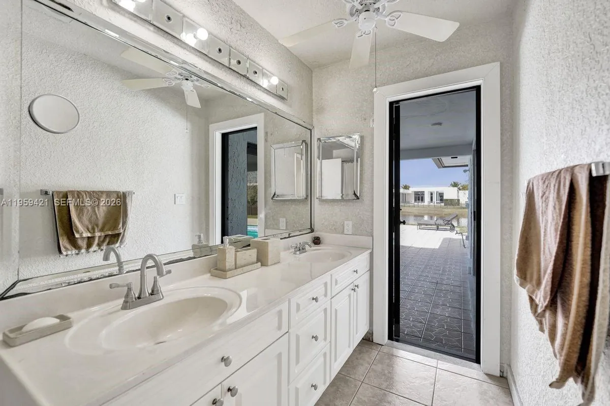 16653 Golfview Dr, Weston FL 33326