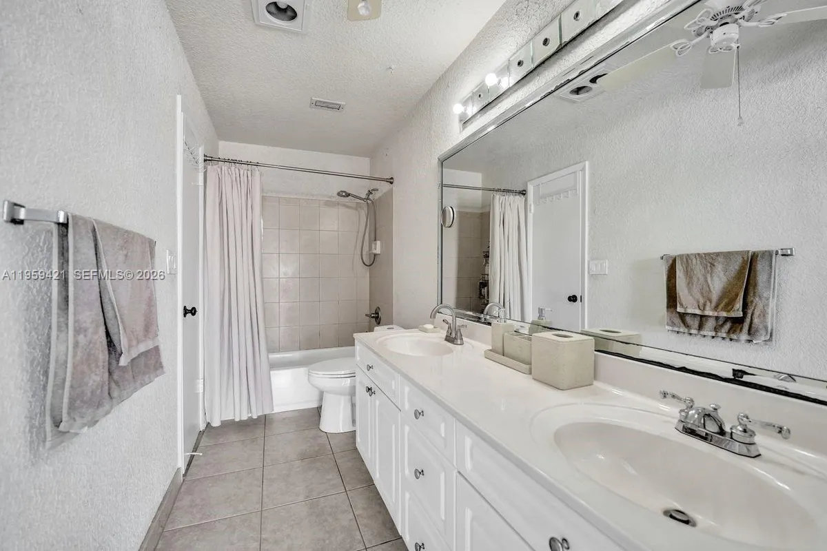 16653 Golfview Dr, Weston FL 33326