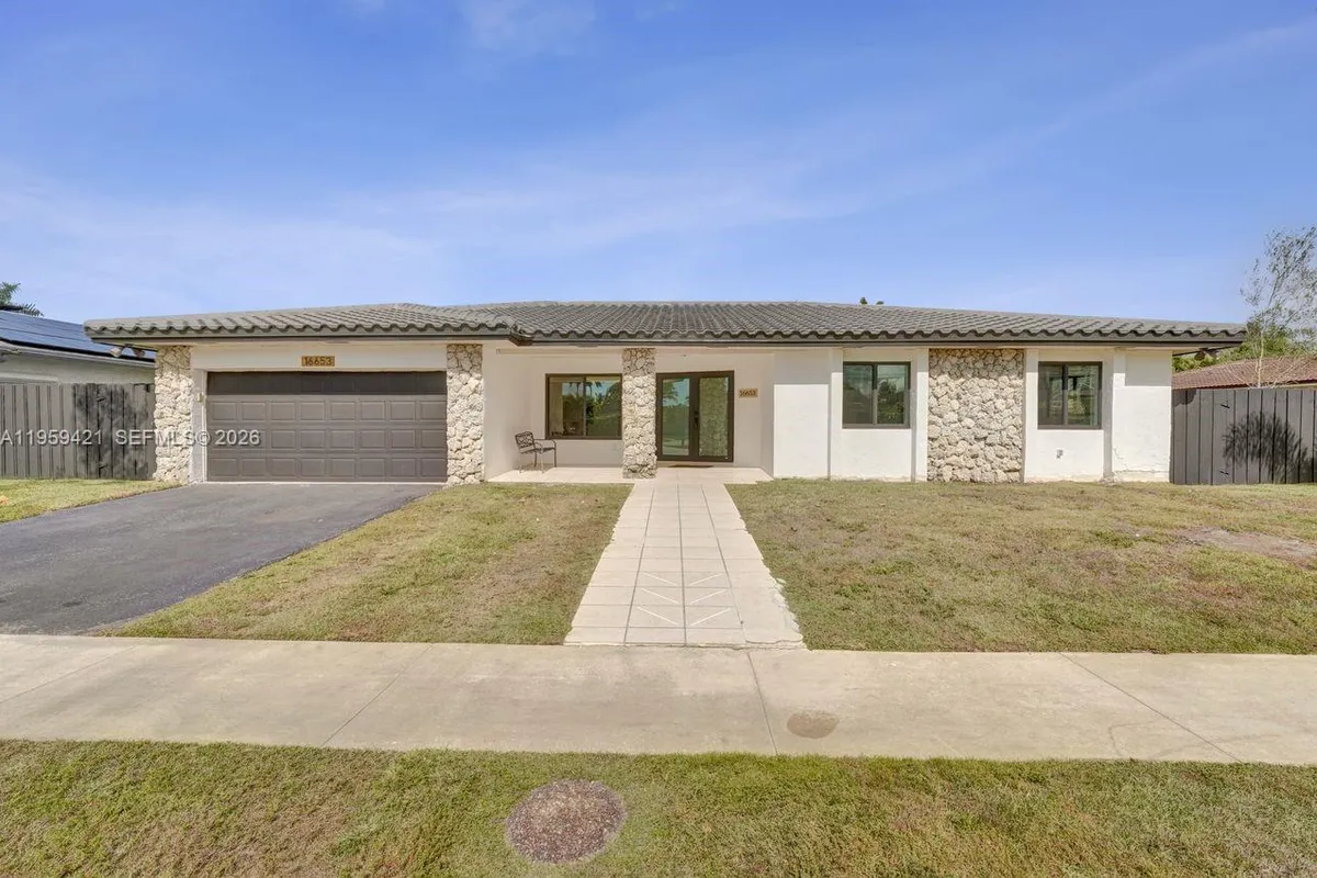 16653 Golfview Dr, Weston FL 33326