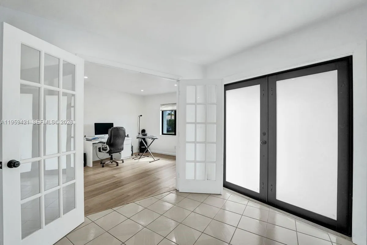 16653 Golfview Dr, Weston FL 33326