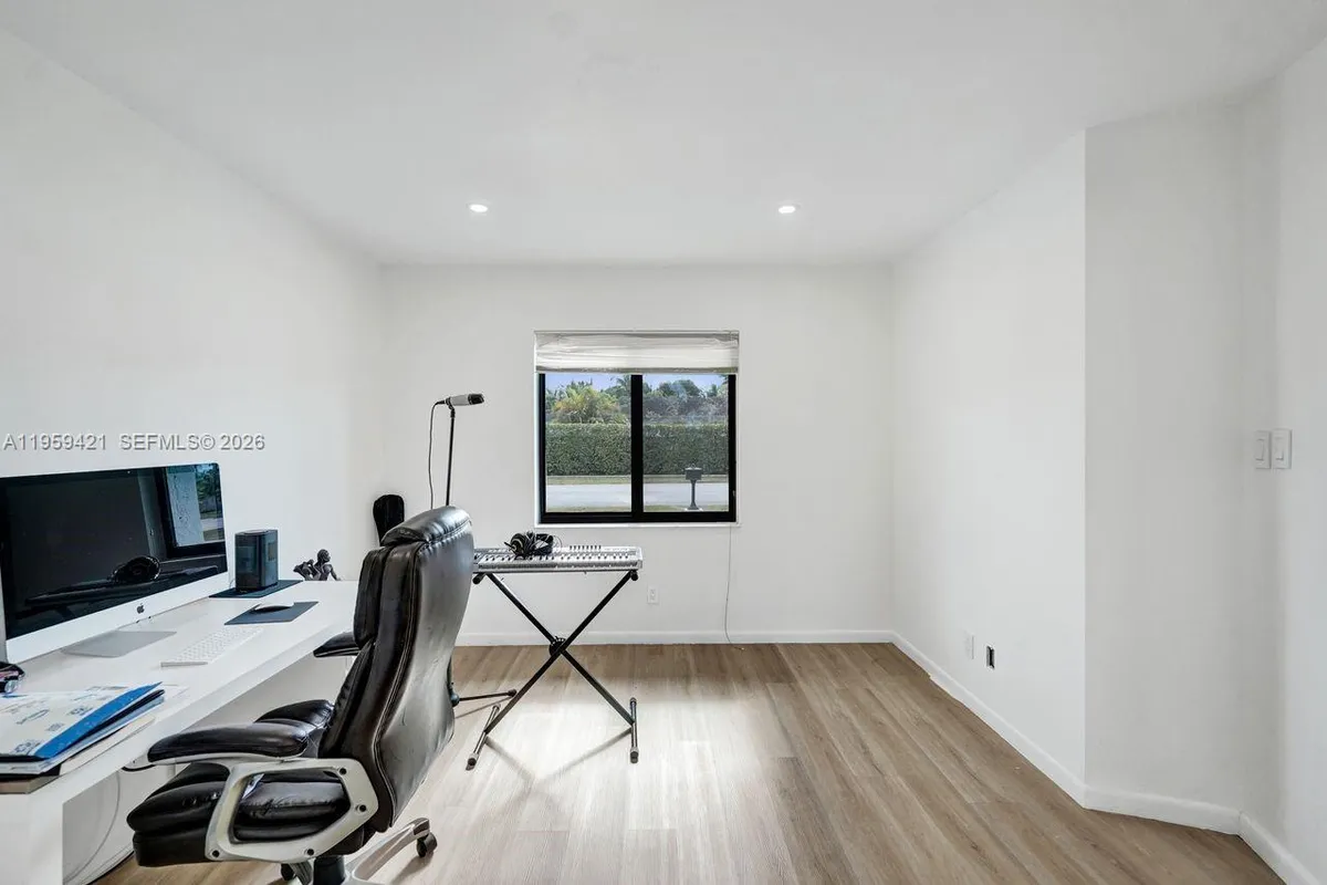 16653 Golfview Dr, Weston FL 33326