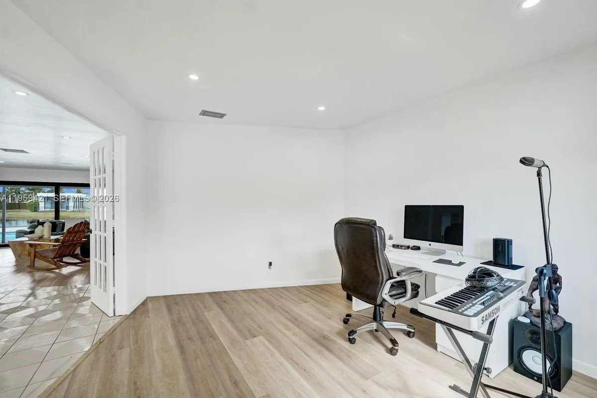 16653 Golfview Dr, Weston FL 33326