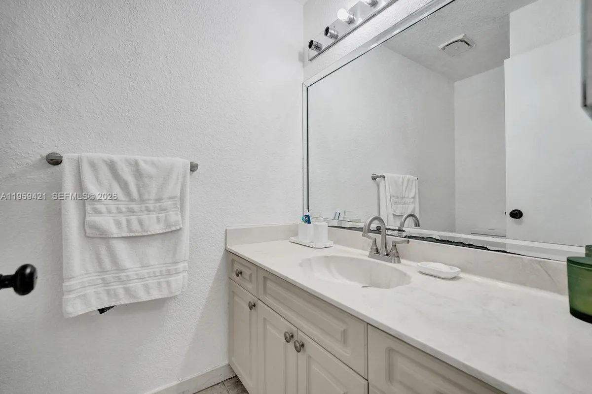 16653 Golfview Dr, Weston FL 33326