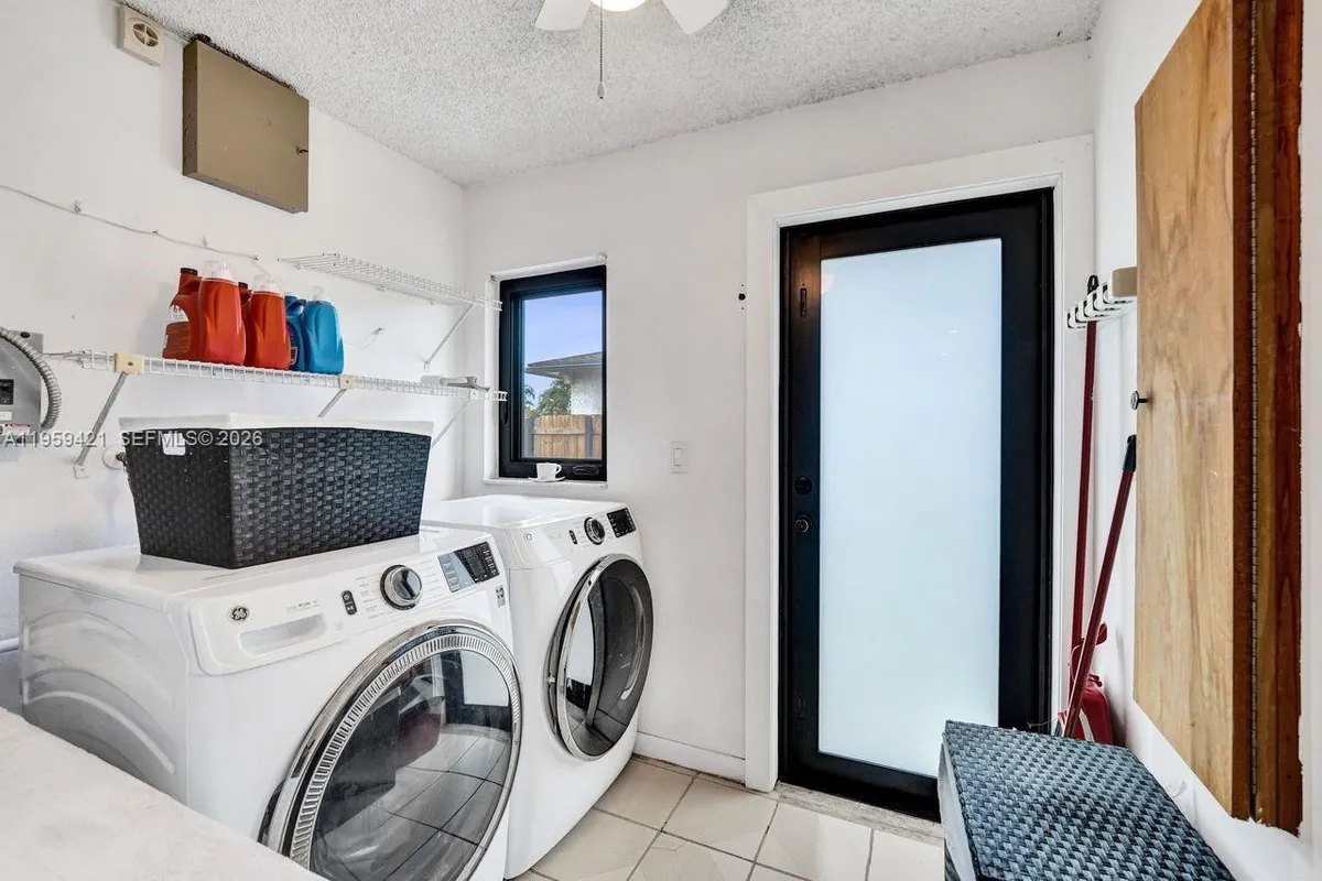 16653 Golfview Dr, Weston FL 33326