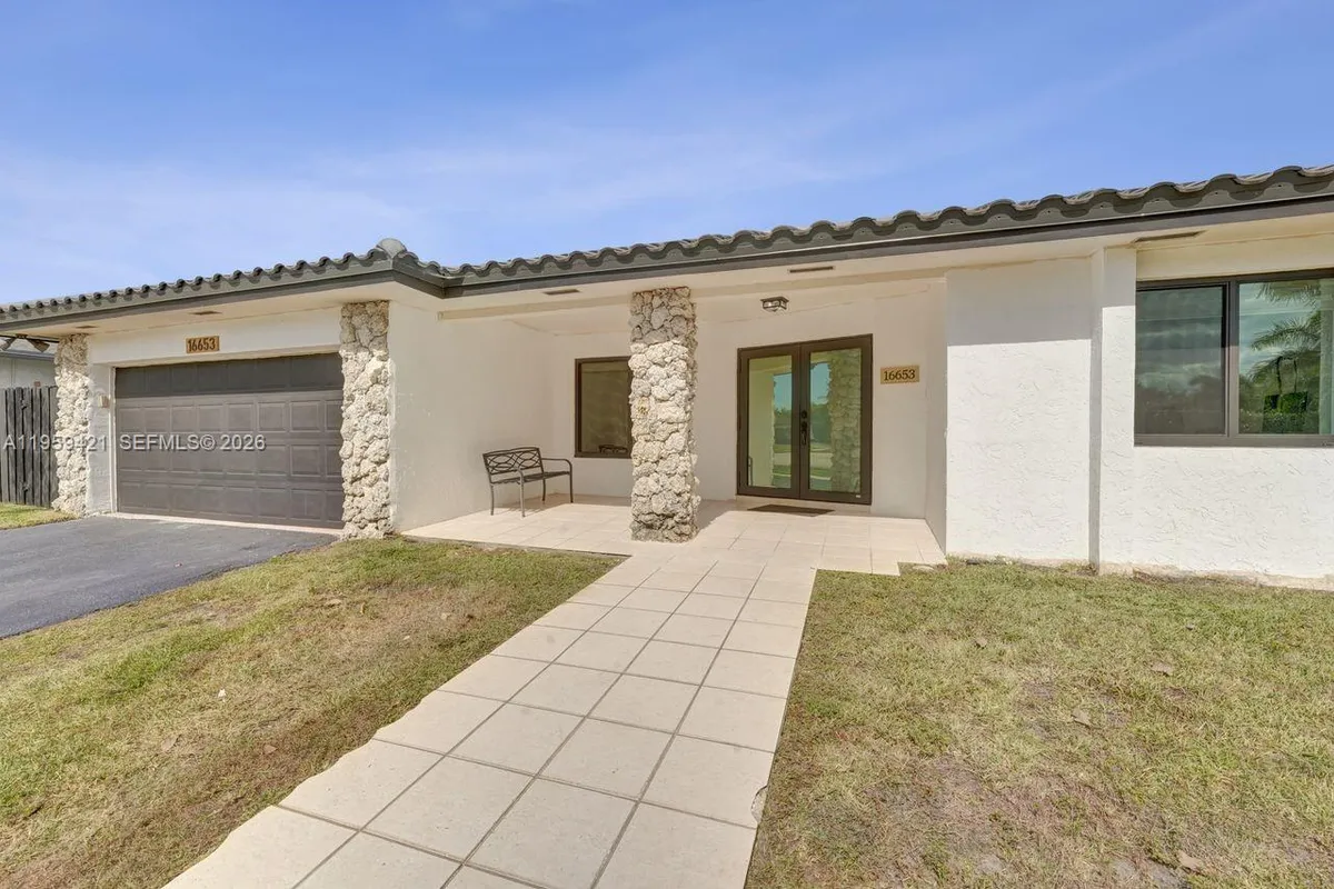 16653 Golfview Dr, Weston FL 33326