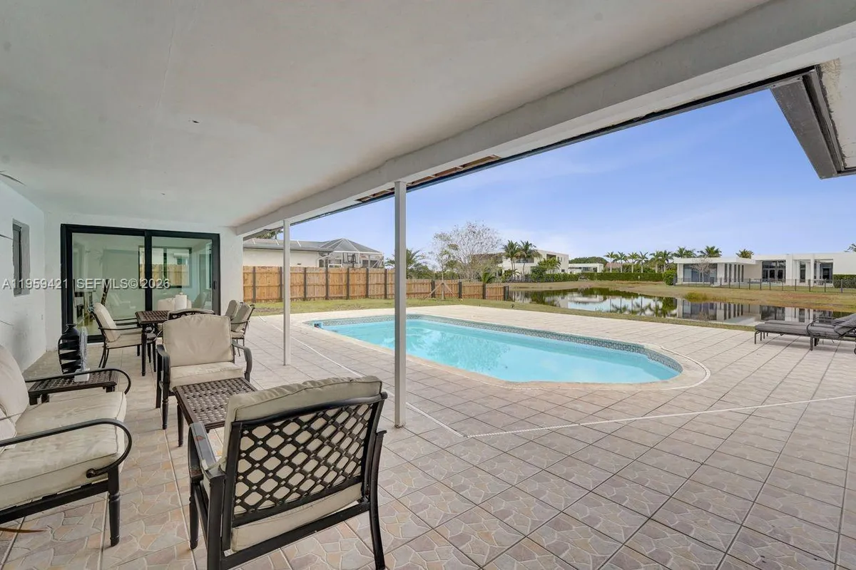 16653 Golfview Dr, Weston FL 33326