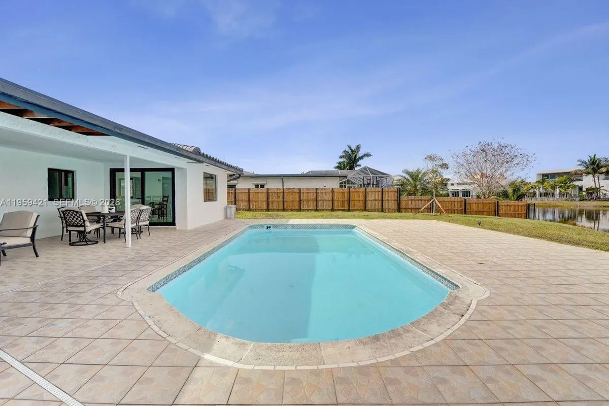 16653 Golfview Dr, Weston FL 33326