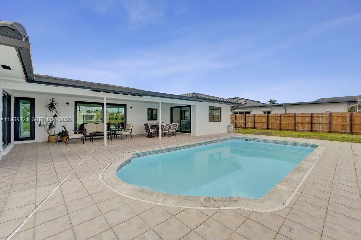 16653 Golfview Dr, Weston FL 33326