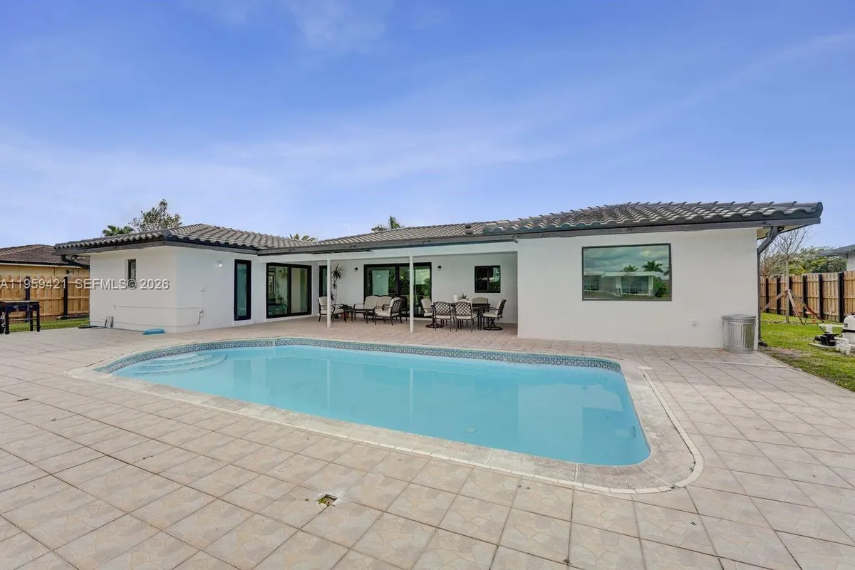 16653 Golfview Dr, Weston FL 33326