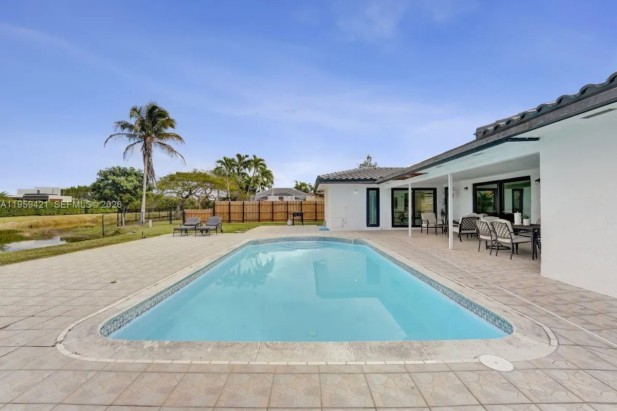 16653 Golfview Dr, Weston FL 33326