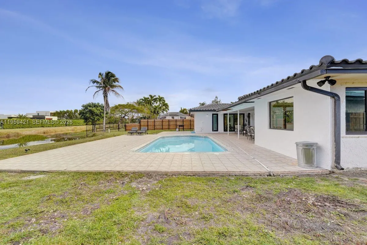 16653 Golfview Dr, Weston FL 33326