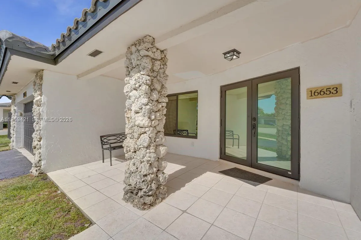 16653 Golfview Dr, Weston FL 33326