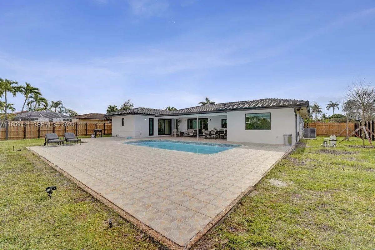 16653 Golfview Dr, Weston FL 33326