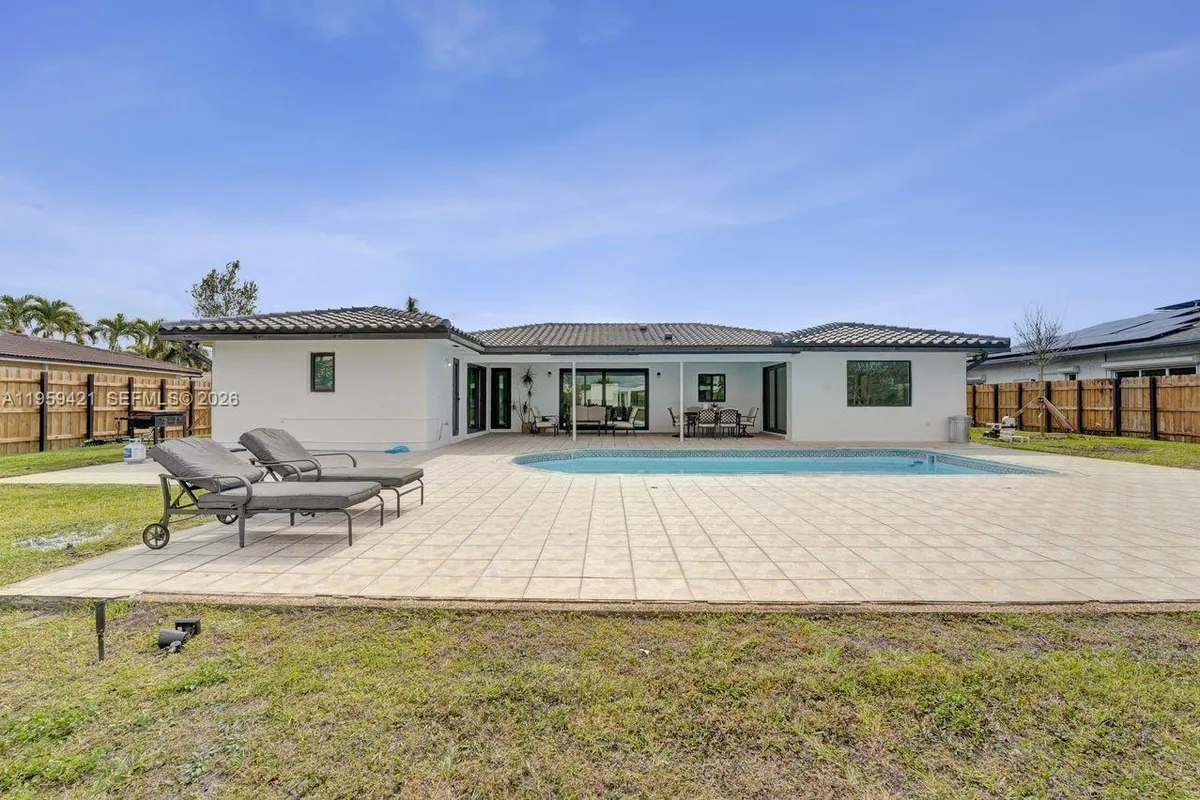 16653 Golfview Dr, Weston FL 33326