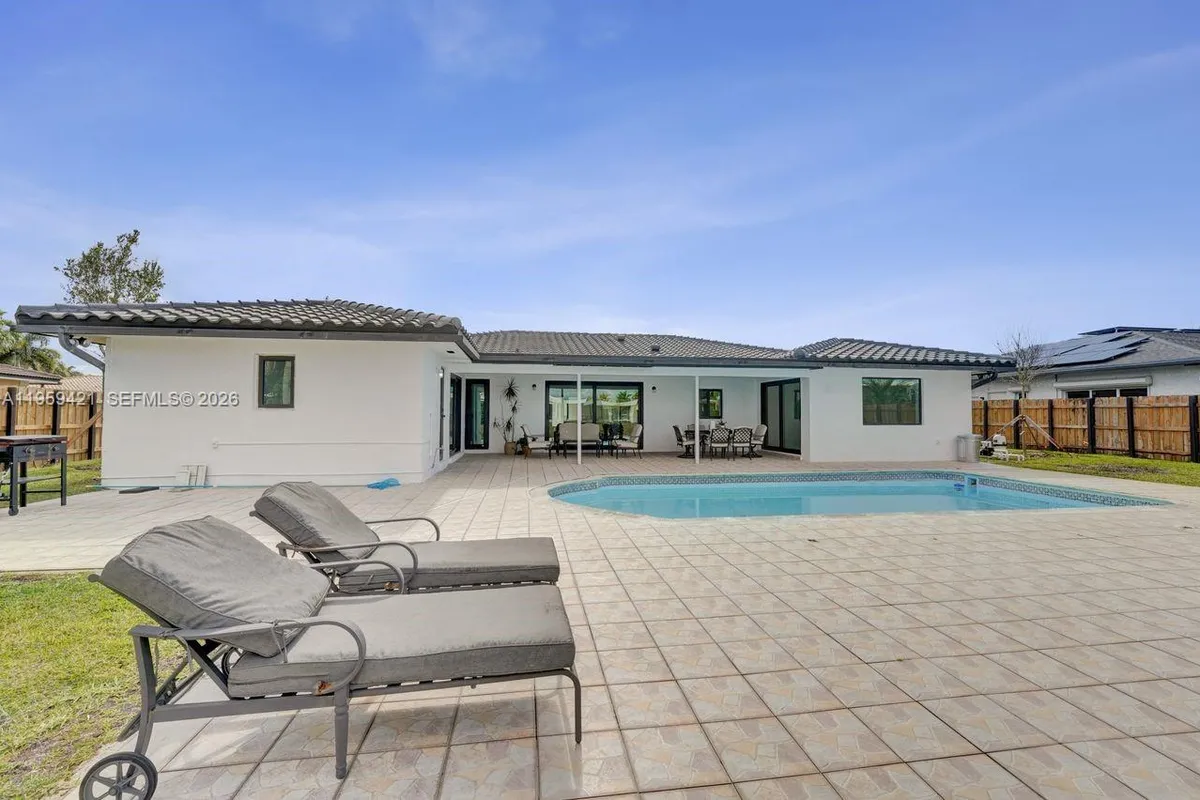 16653 Golfview Dr, Weston FL 33326