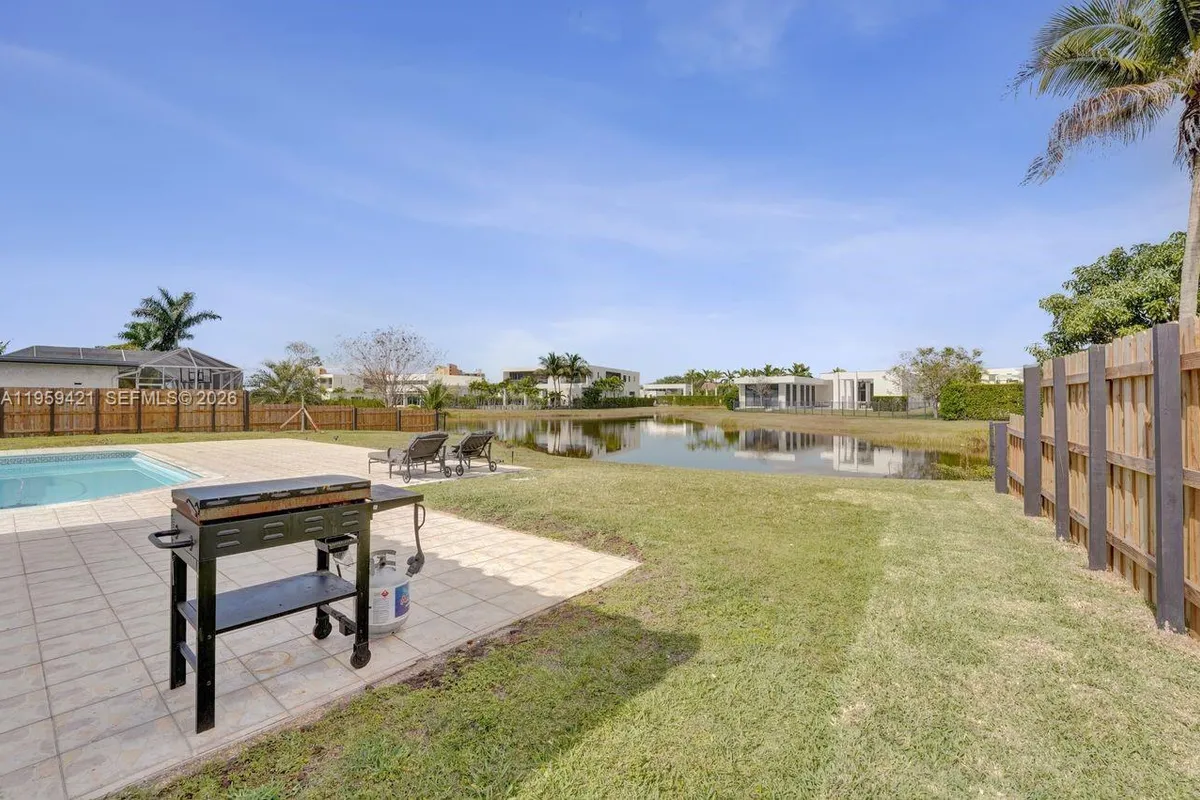 16653 Golfview Dr, Weston FL 33326