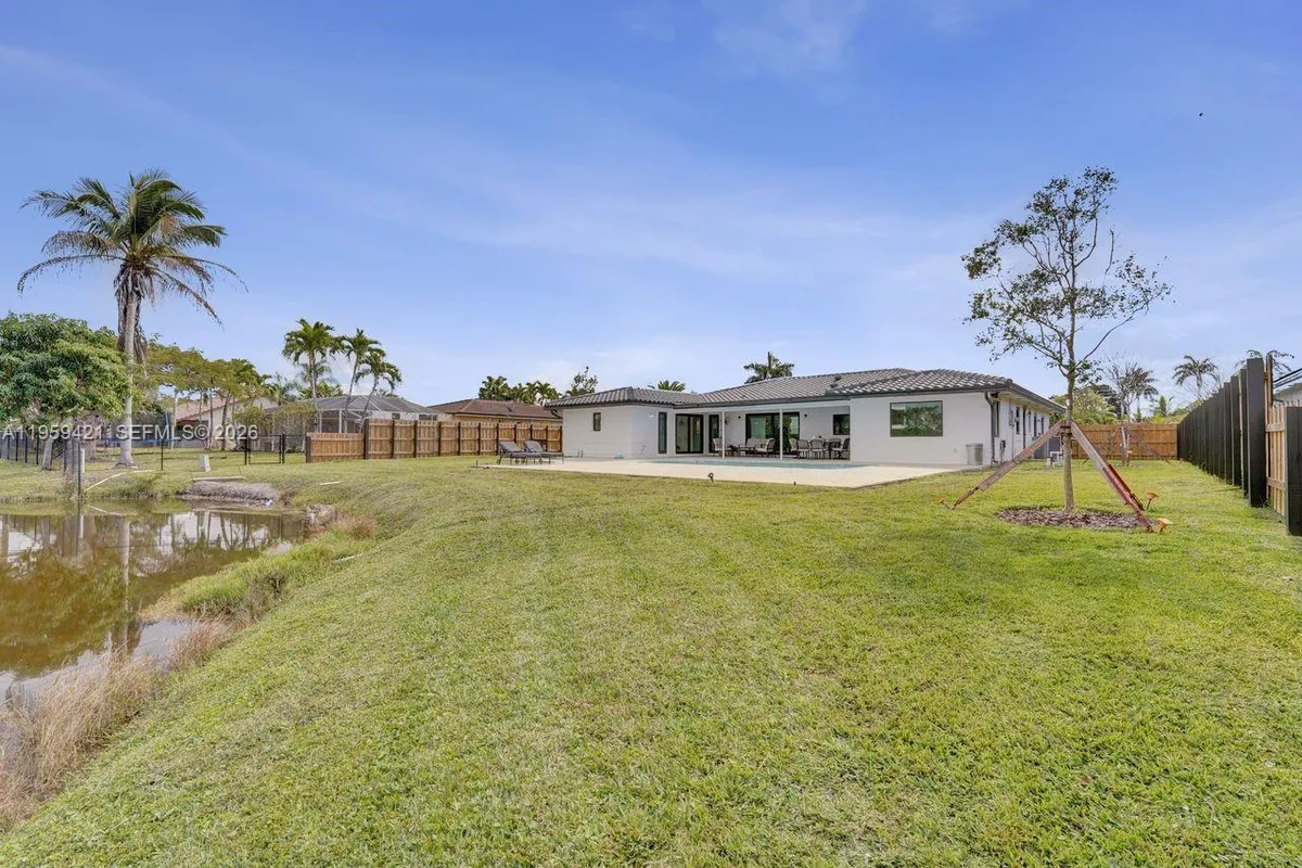 16653 Golfview Dr, Weston FL 33326