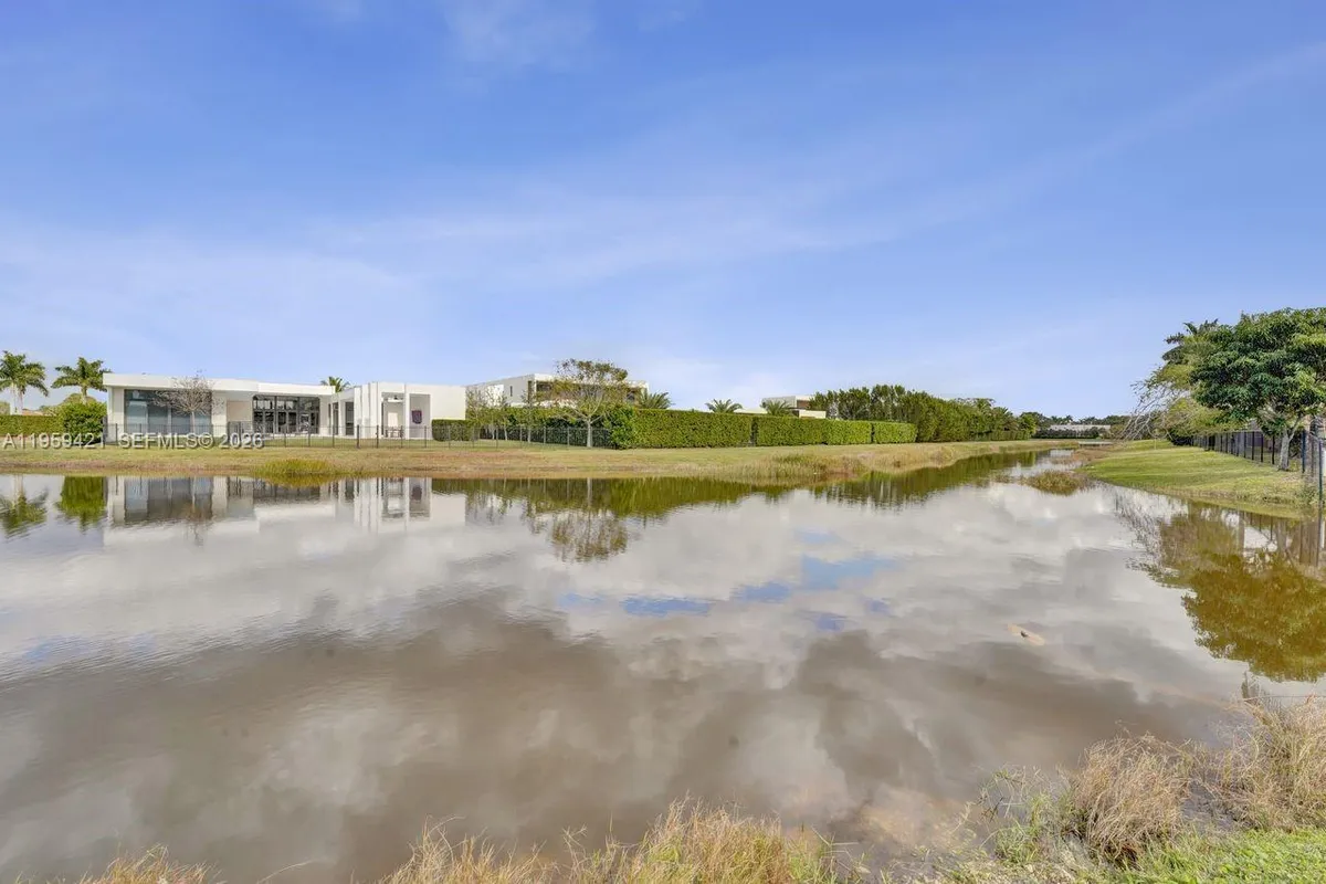 16653 Golfview Dr, Weston FL 33326