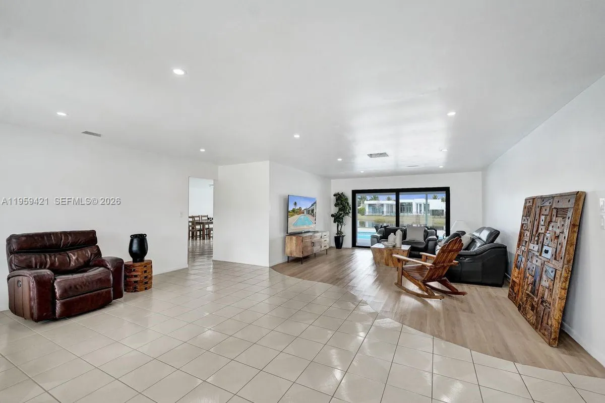 16653 Golfview Dr, Weston FL 33326