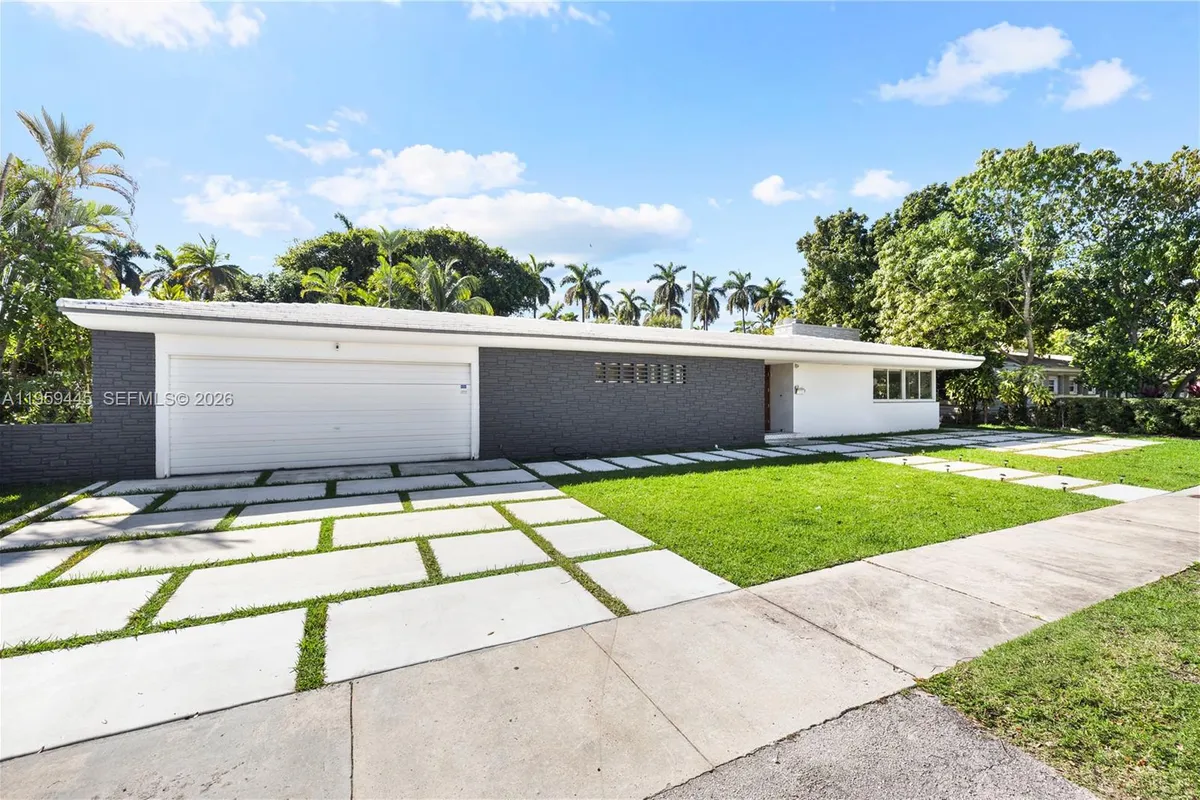 1040 NE 86th St, Miami FL 33138