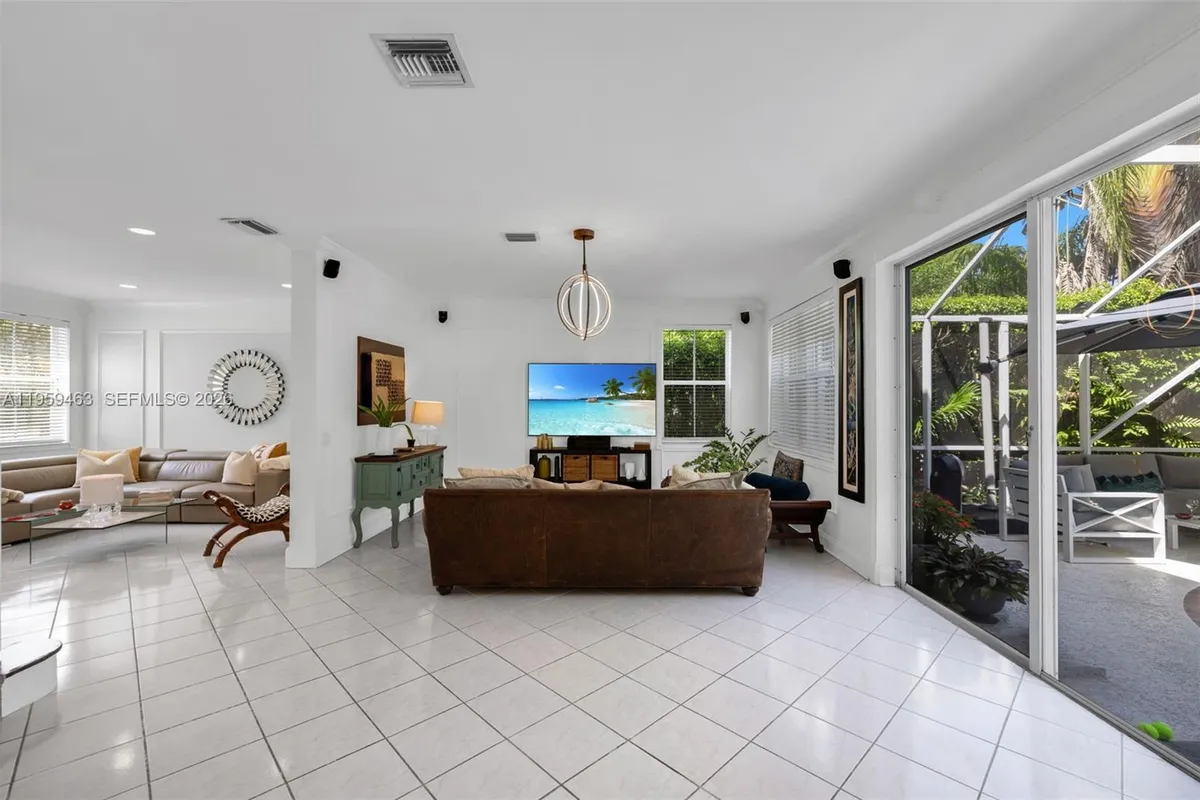 636 Vista Meadows Dr, Weston FL 33327