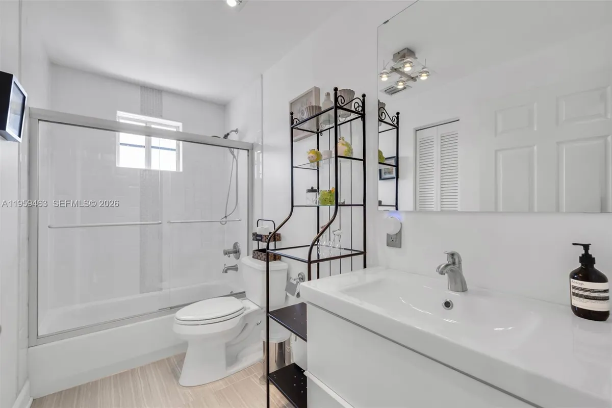 636 Vista Meadows Dr, Weston FL 33327