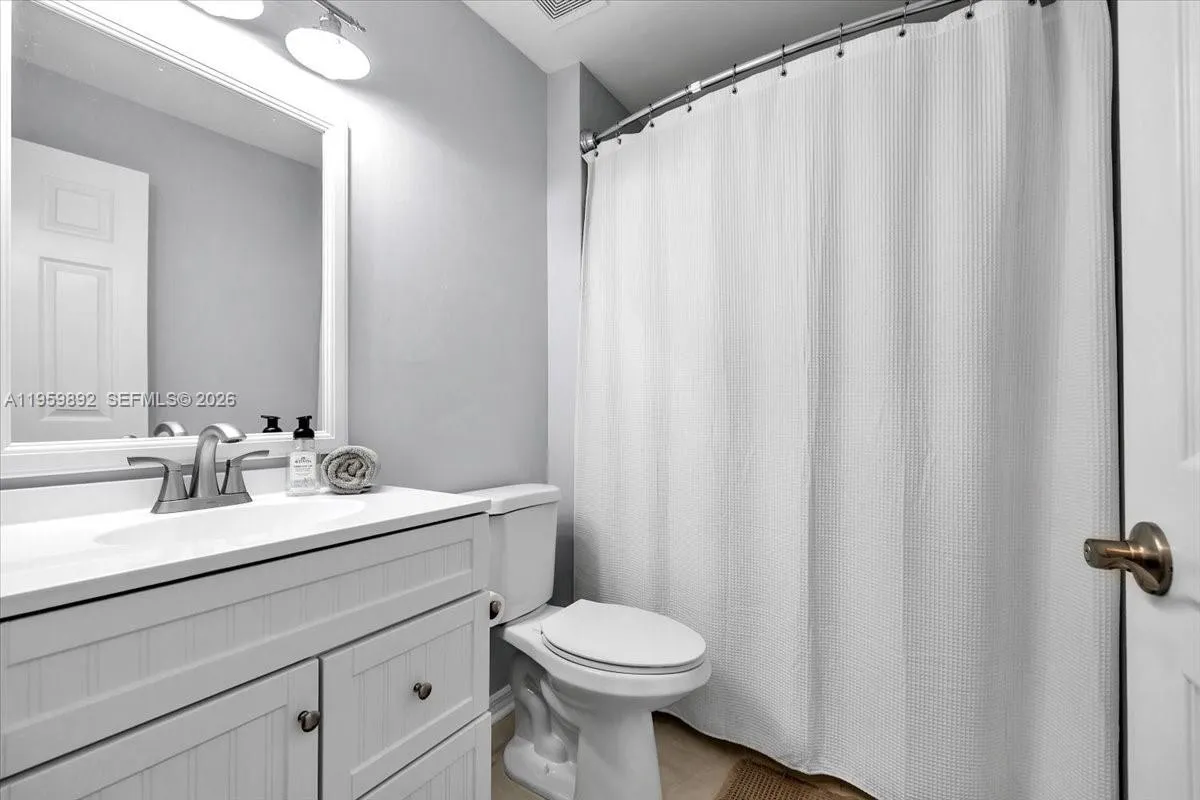 280 Timber Lake Cir # 201, Naples FL 34104