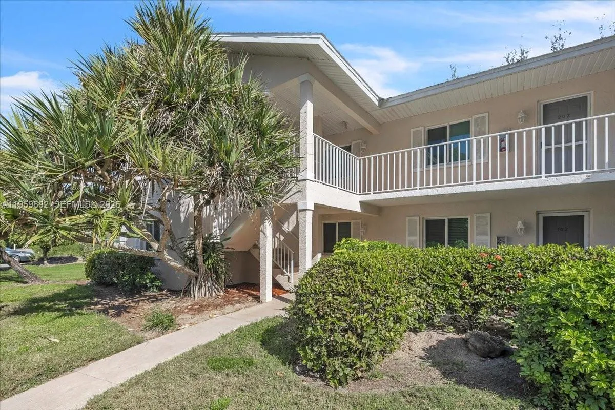 280 Timber Lake Cir # 201, Naples FL 34104