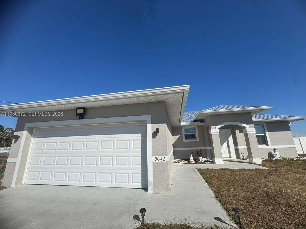9042 E Broad Circle, La Belle FL 33935