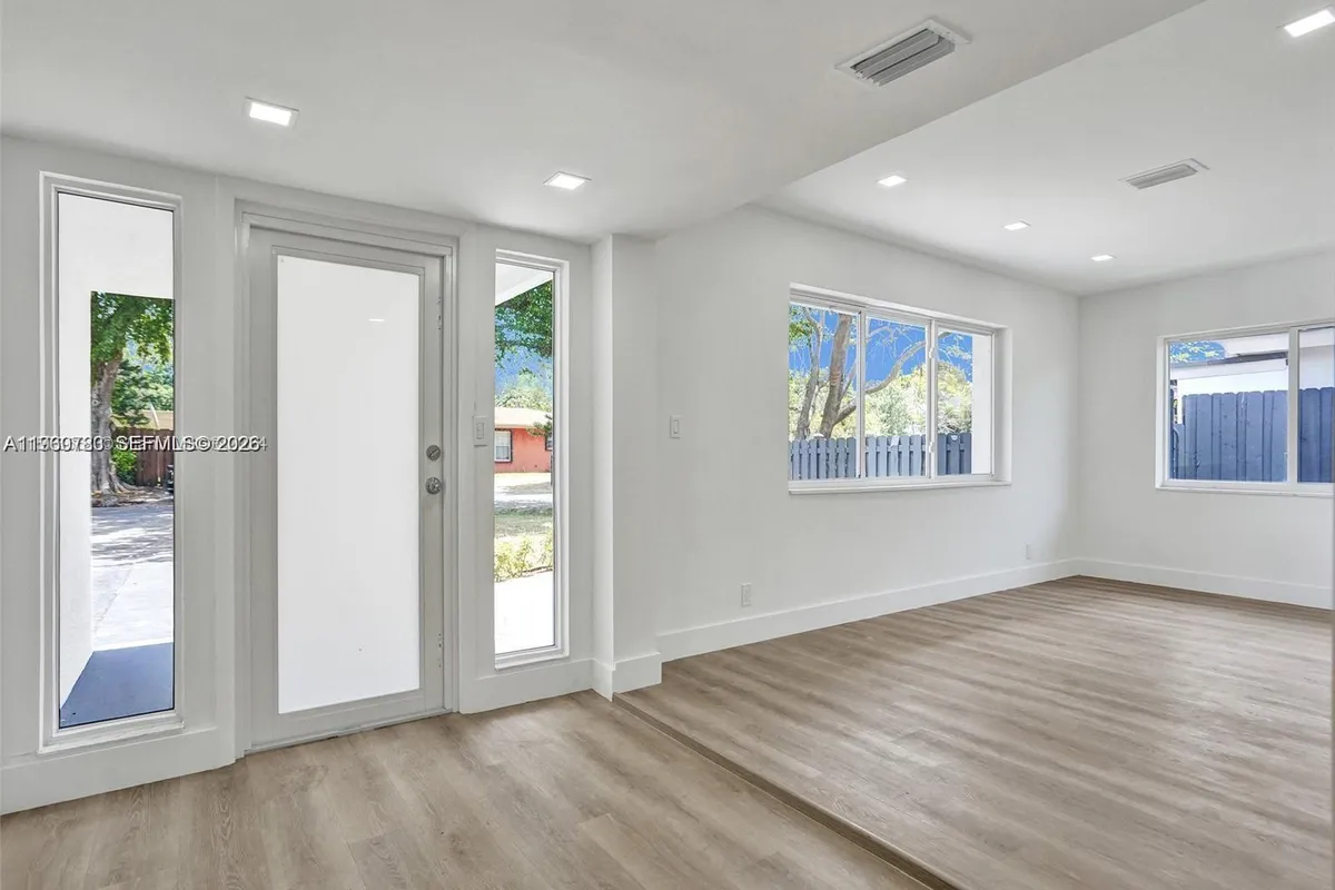 1609 NW 7th Ter, Fort Lauderdale FL 33311