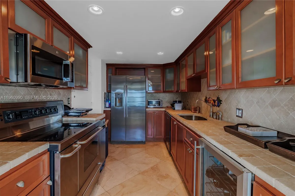 150 SE 25th Rd # 11A, Miami FL 33129