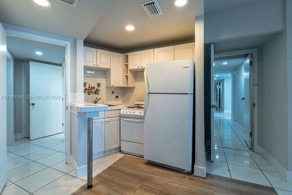 5401 Collins Ave # 919, Miami Beach FL 33140