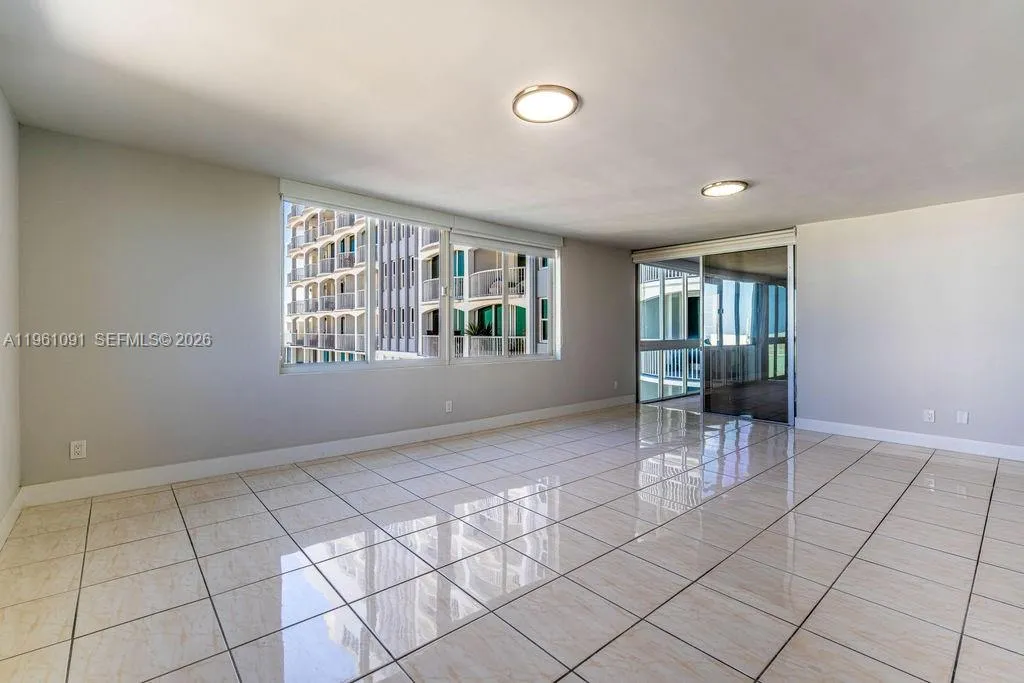 5401 Collins Ave # 919, Miami Beach FL 33140