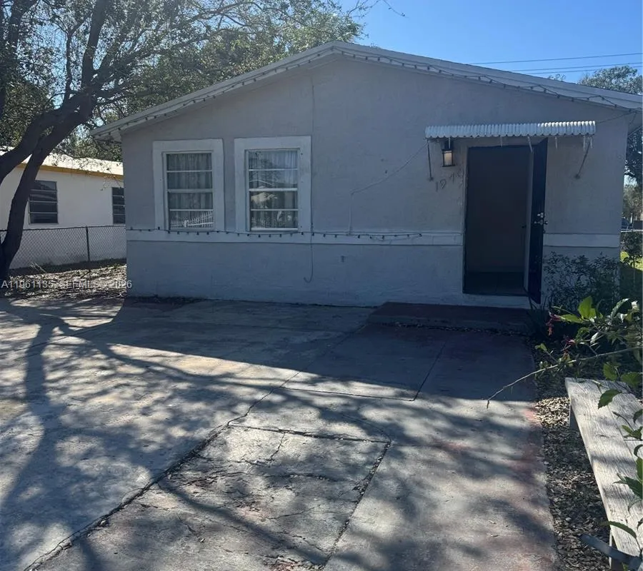 1940 NW 96th St, Miami FL 33147